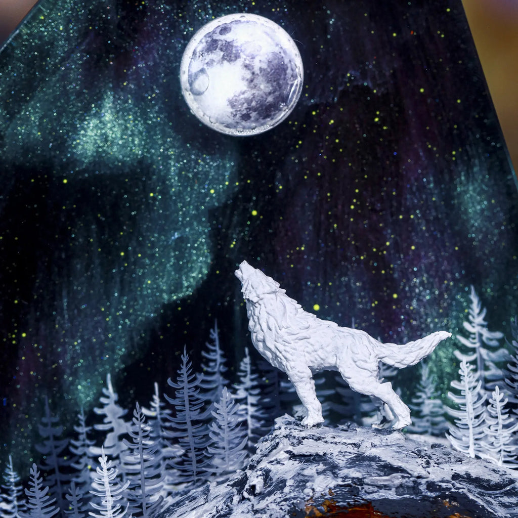 Snow Wolf Lamp