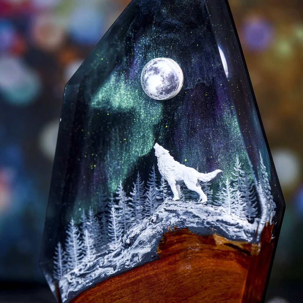 Snow Wolf Lamp