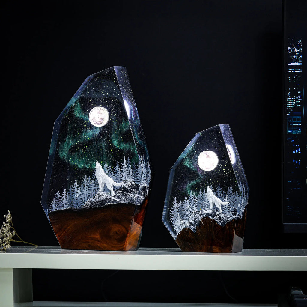 Snow Wolf Lamp