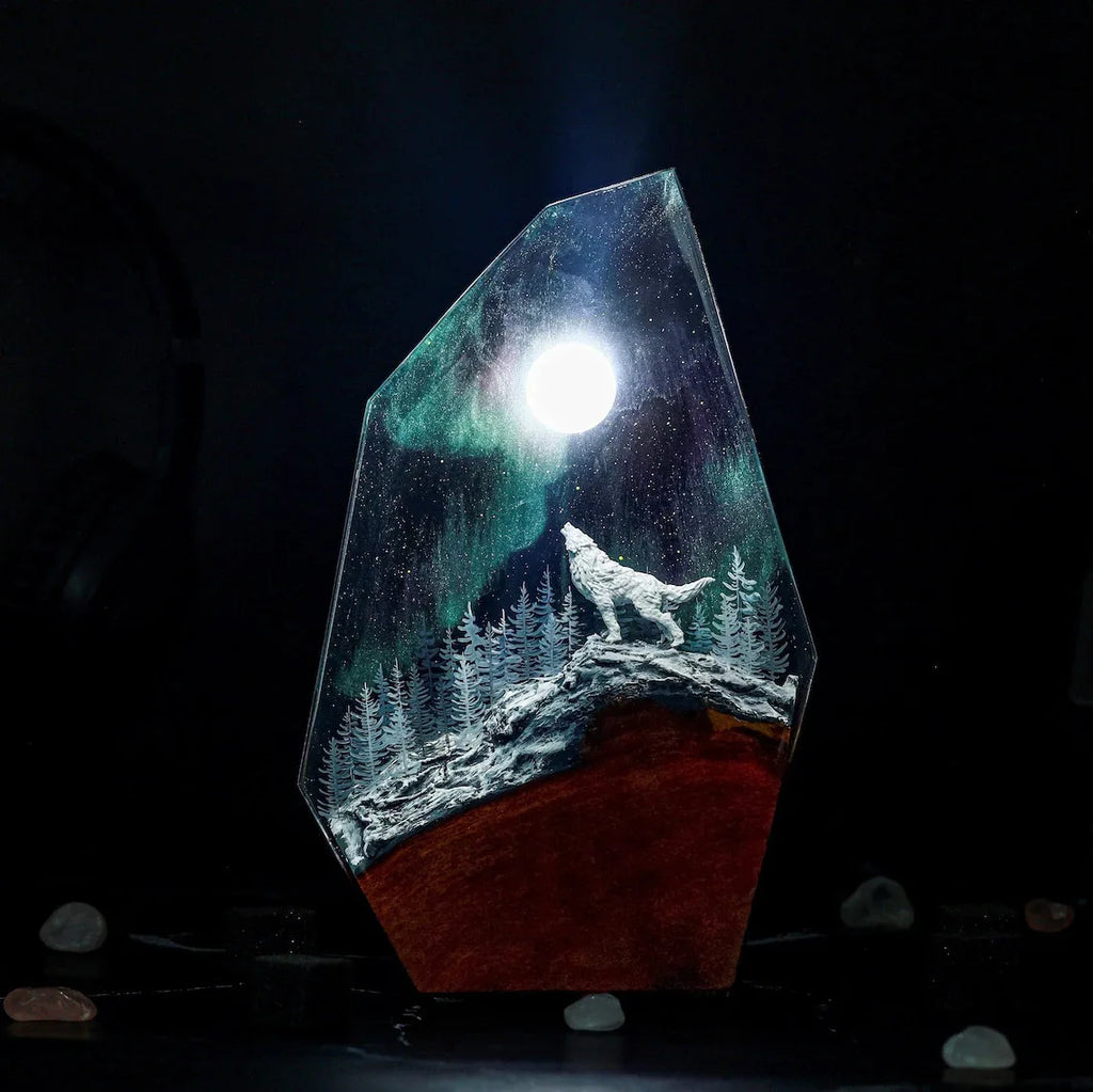 Snow Wolf Lamp